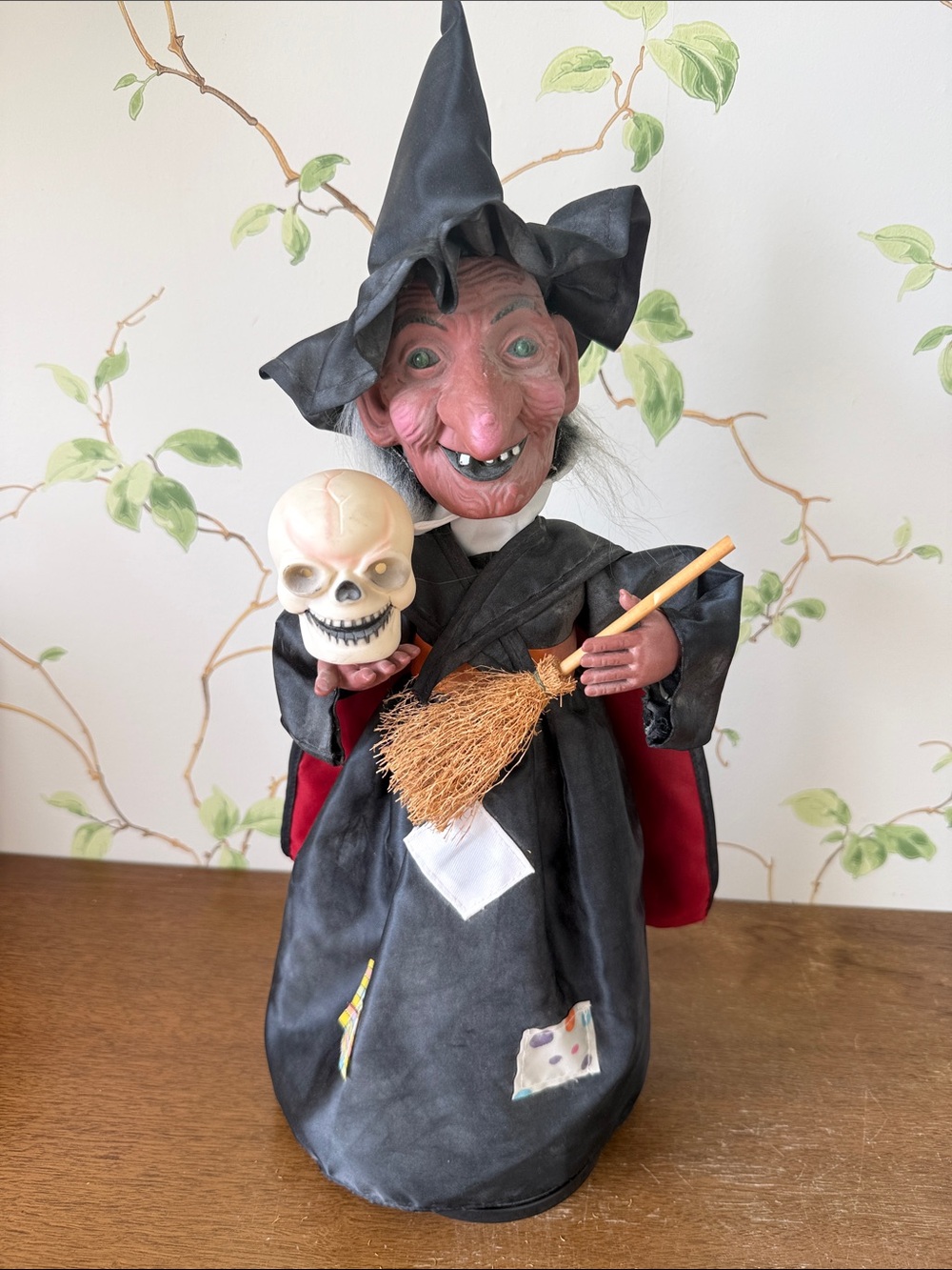 1988 Vintage Halloween Animated Sound Lights Scary Witch Figurine